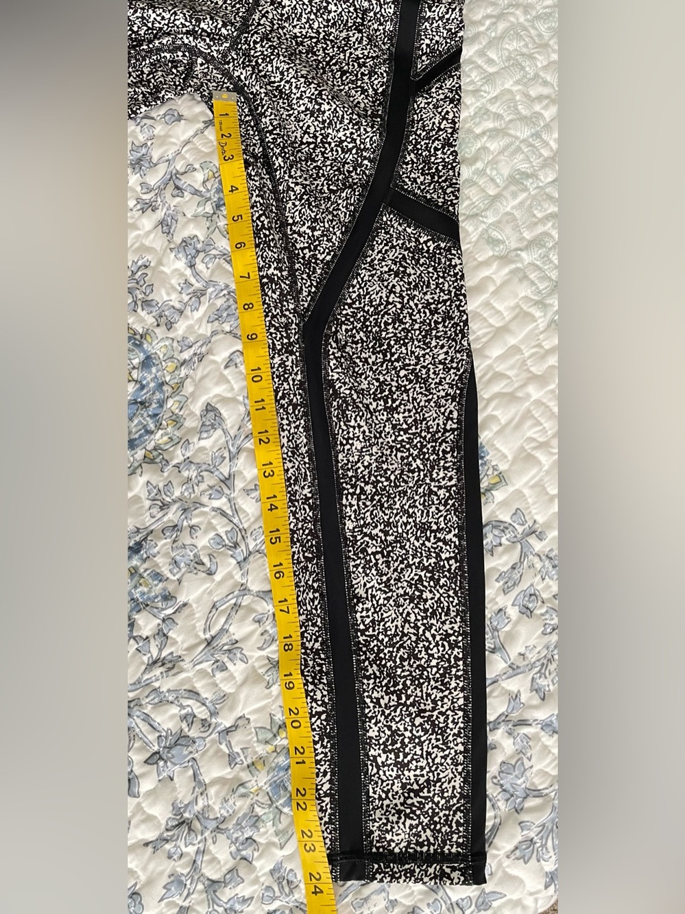 lululemon athletica Black & White Speckle Panel Leggings - Picture 6 of 6